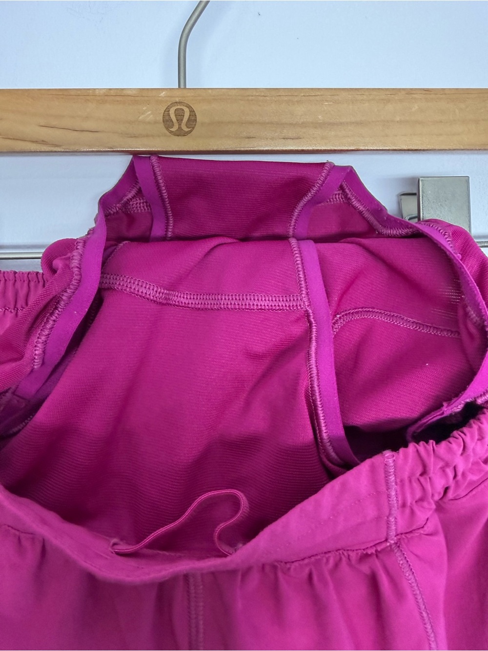 5: Lululemon Hotty Hot Low-Rise Short 2.5" Ripened Raspberry Size 2 - Picture 5 of 6